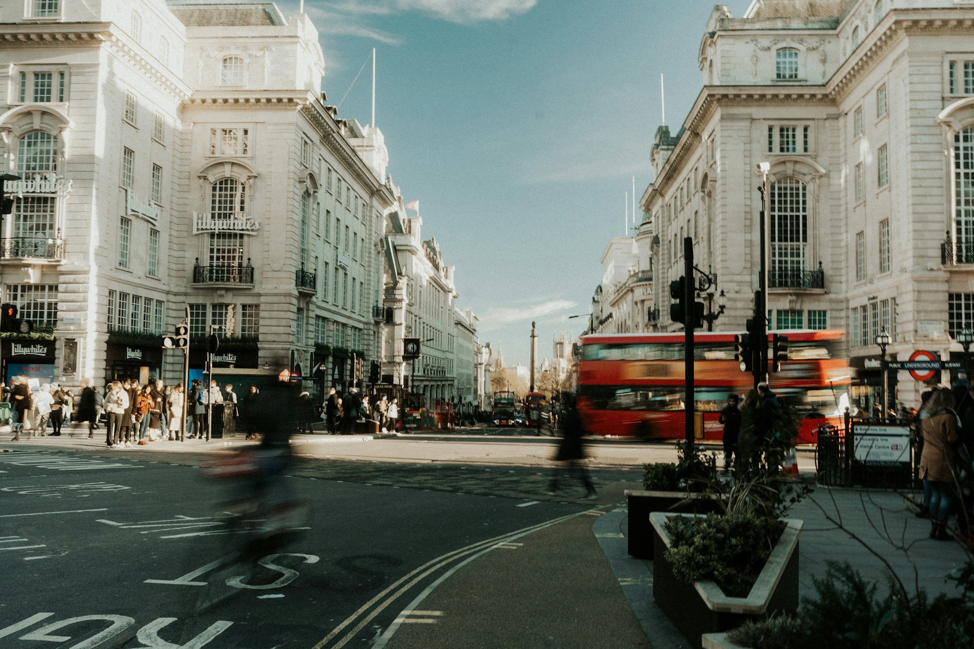 Oxford Street 2026: Your Complete Guide to Luxury Shopping Hours